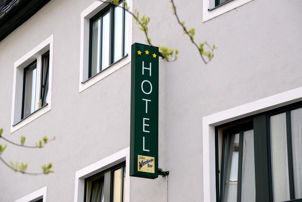 Hotel-Gasthof Graf Sankt Poelten Esterno foto