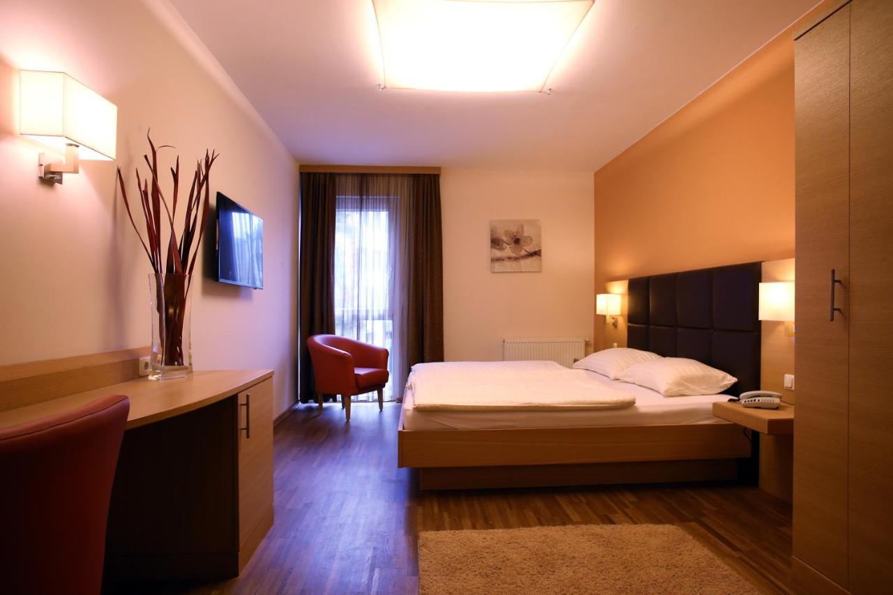 Hotel-Gasthof Graf Sankt Poelten Esterno foto